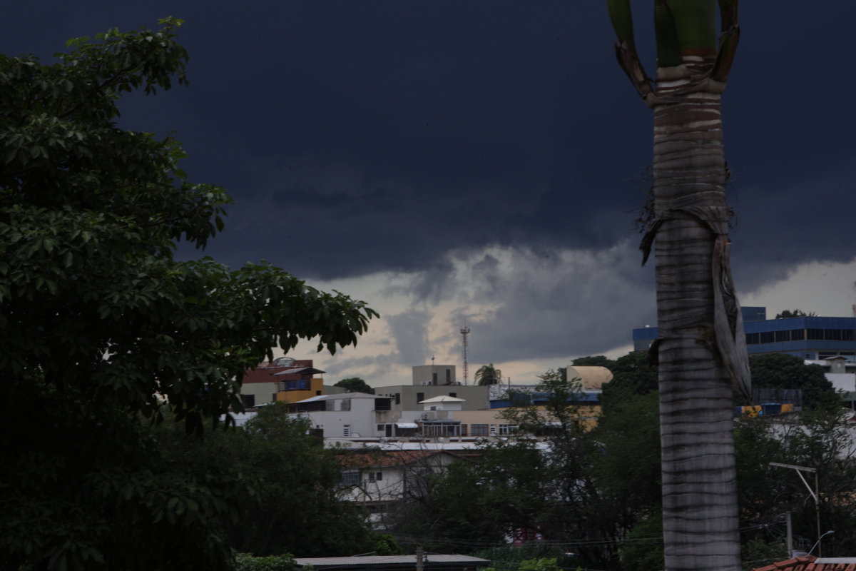 No sábado à noite há previsão de pancadas de chuva