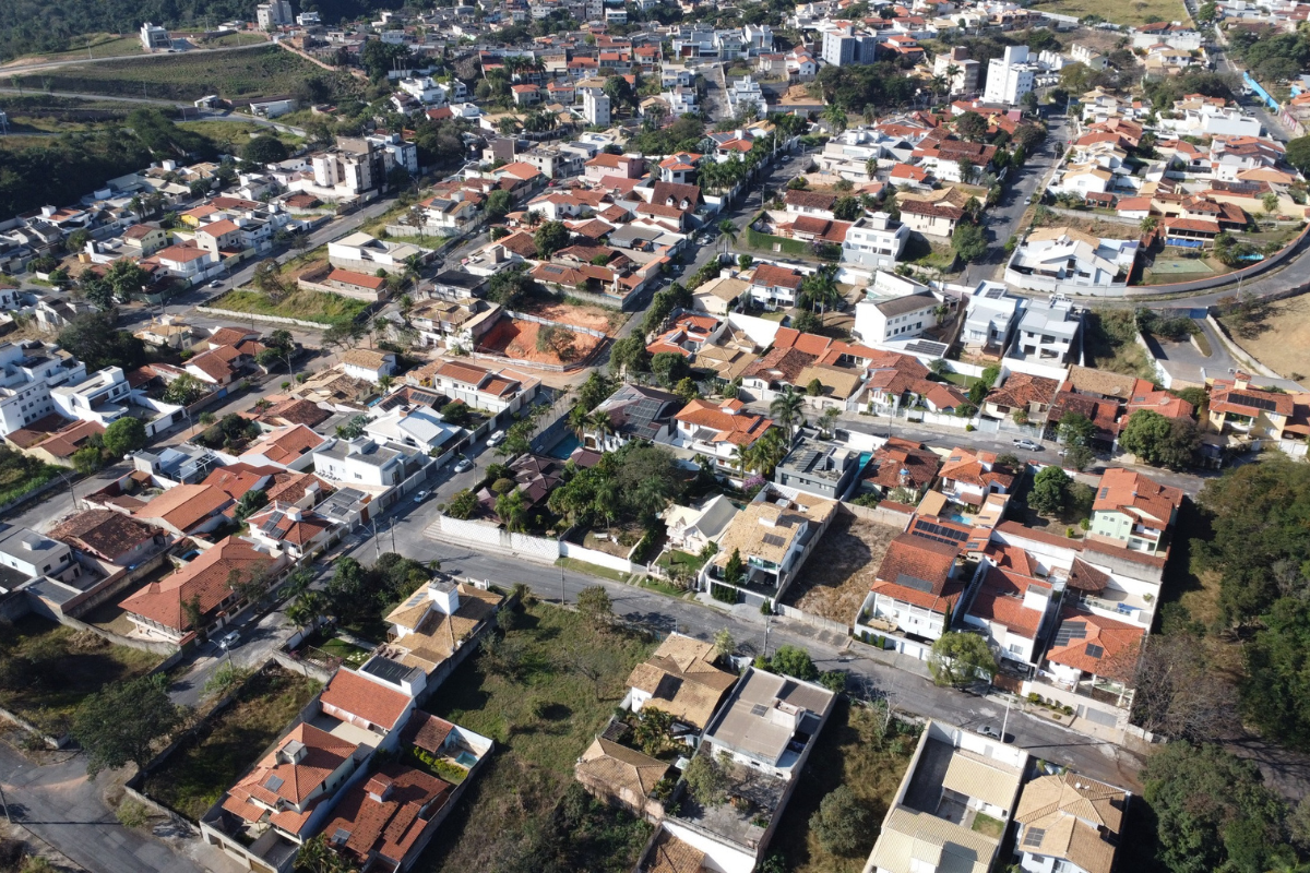 Vizinho ao tradicional Guarujá, na região Central, Novo Guarujá é um bairro residencial