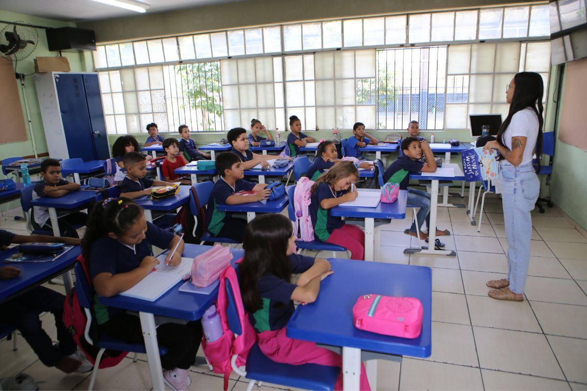 Objetivo de garantir mais tempo para a preparação das equipes e das escolas antes do retorno das aulas