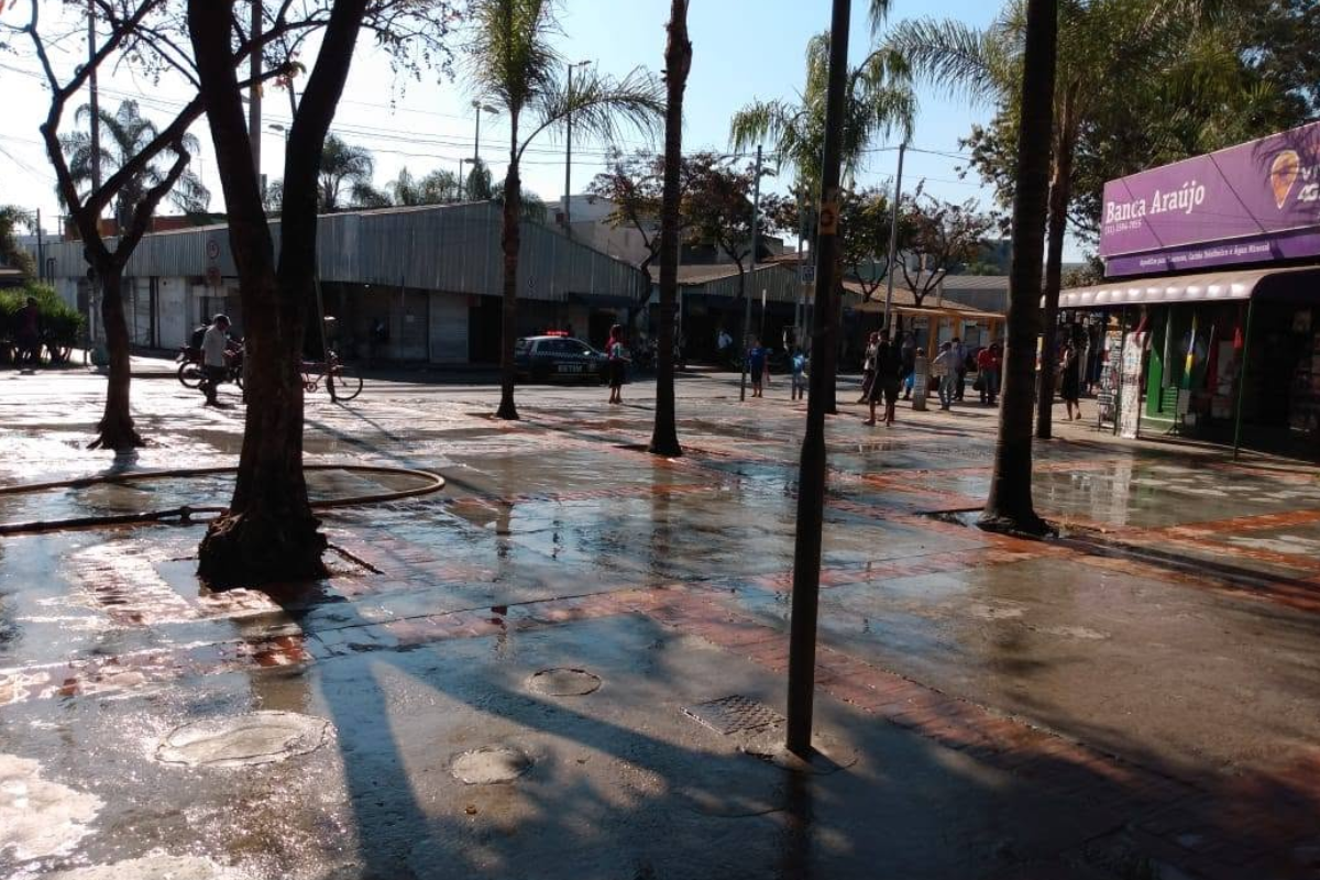 Acidente ocorreu no ponto de ônibus localizado em frente ao Mercado Central, antigo Ceabe, na região Central da cidade
