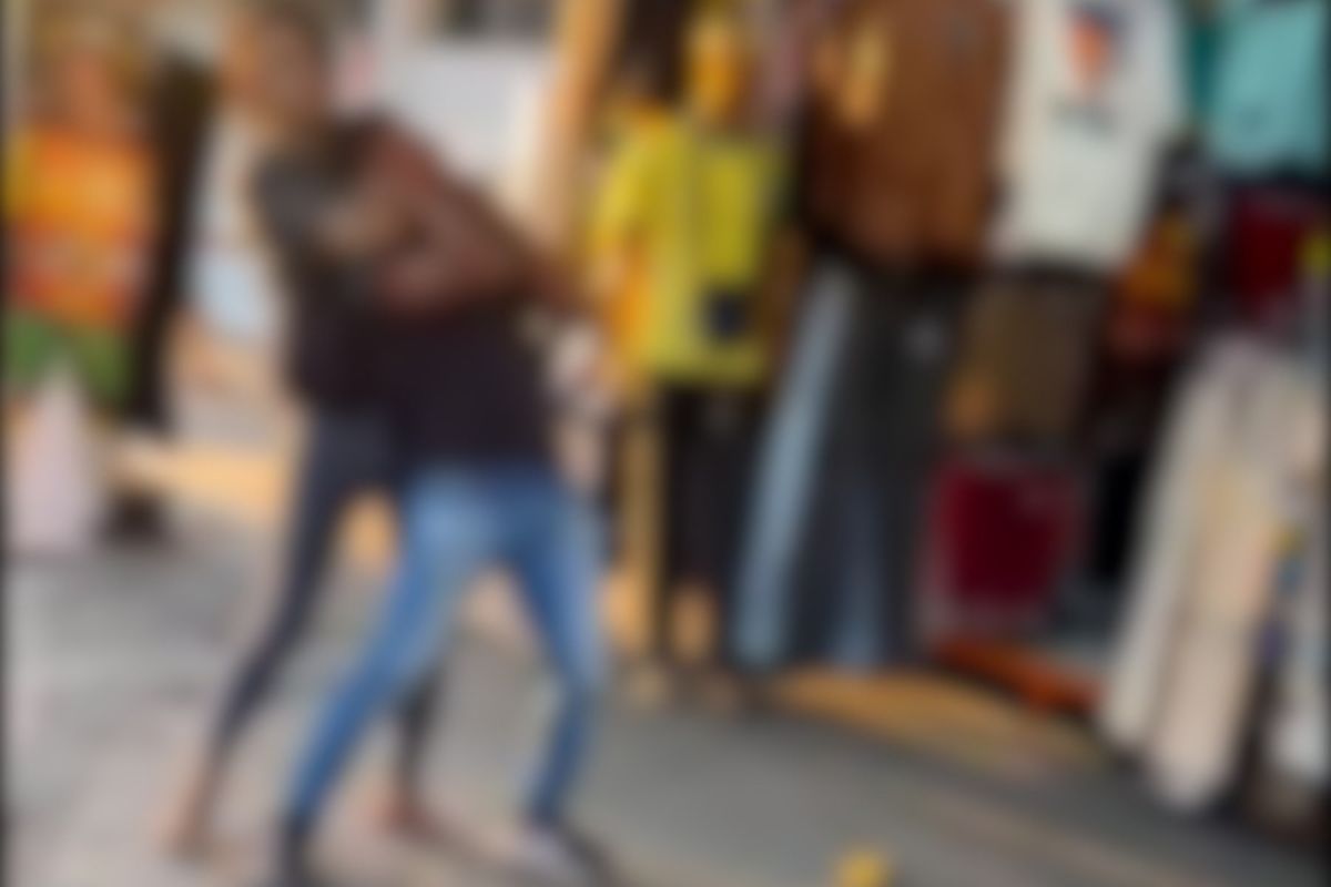 comerciantes afirmaram que após as agressões os homens foram embora discutindo e de mãos dadas