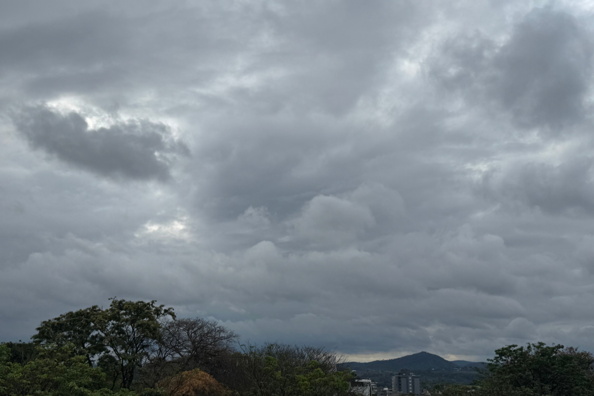 Céu deve permanecer nublado em boa parte do dia