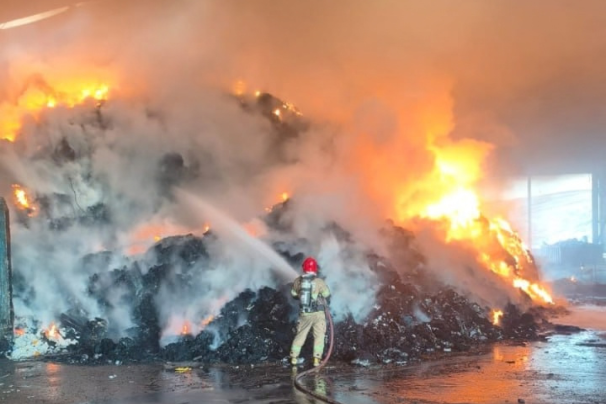 Incêndio atingiu a Unidade de Valorização Energética, utilizad para beneficiamento de resíduos