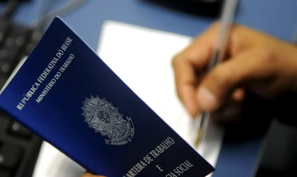 Interessados devem apresentar documento de identificação com foto, currículo atualizado impresso e carteira de trabalho (impressa ou digital)