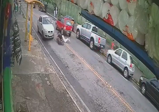 Adolescente foi intubado e encaminhado para o Hospital Regional