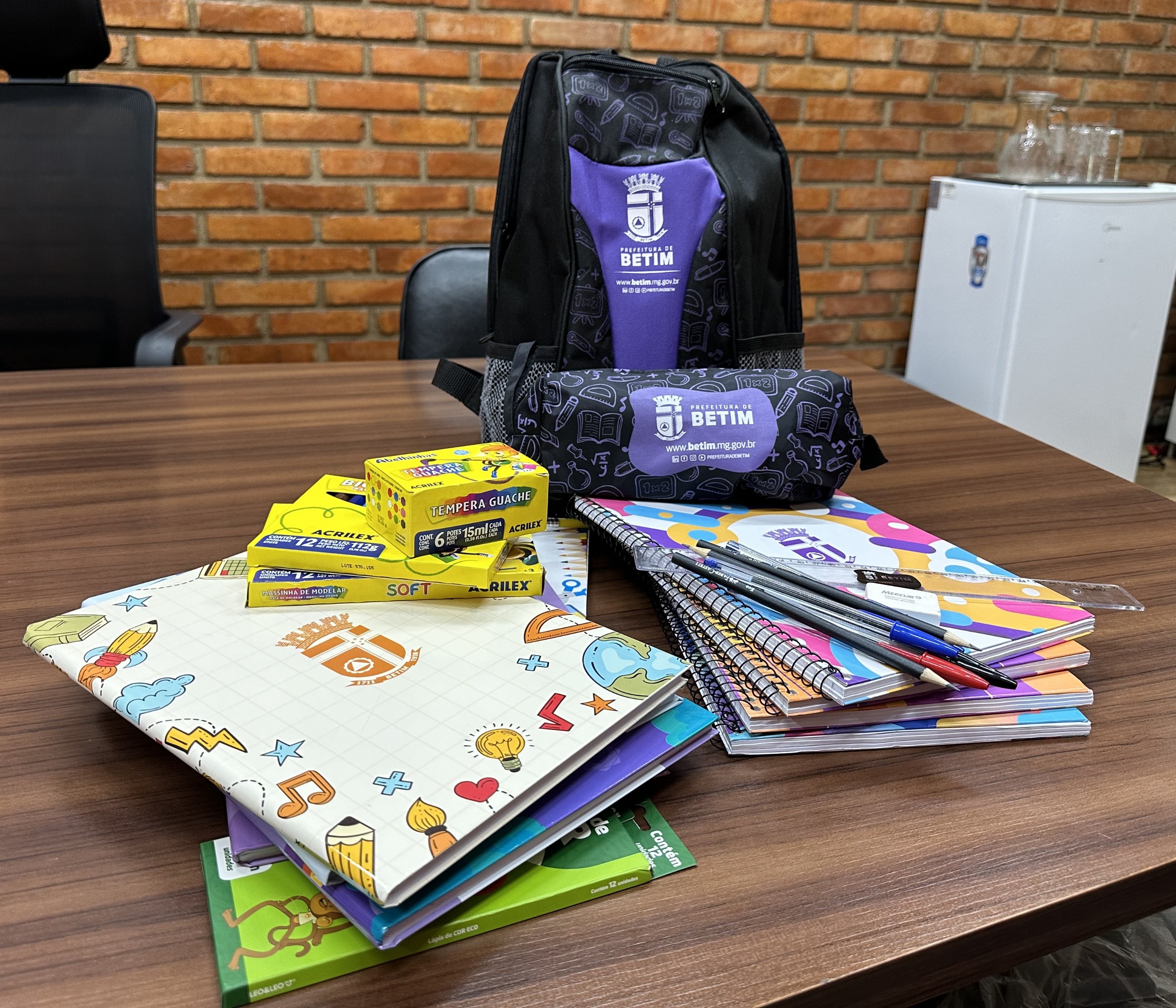 O  kit foi fabricado em cinco versões, conforme o ciclo escolar