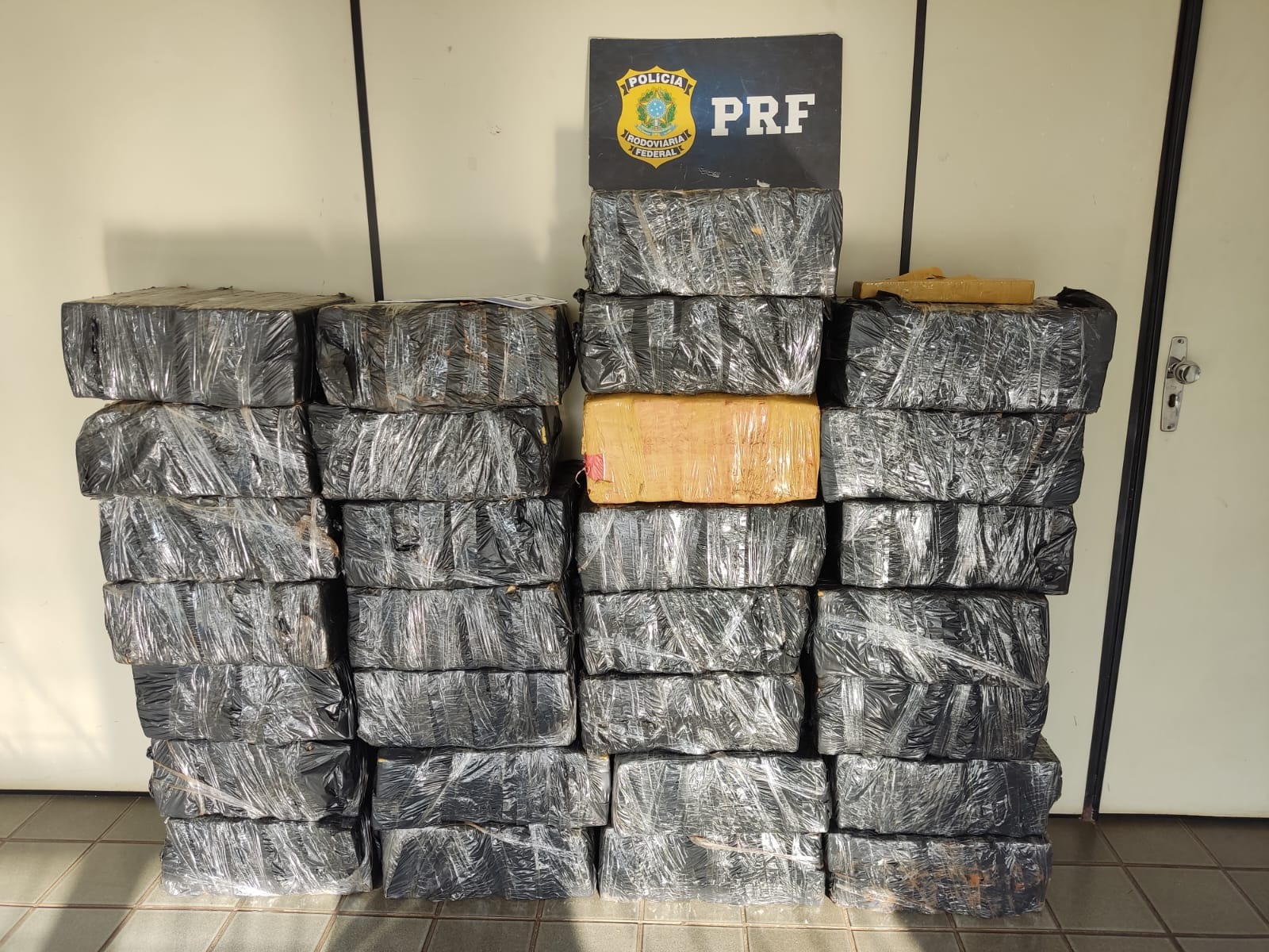 PRF apreende mais de 570 Kg de Maconha durante fiscalização de veículo na BR 262 em Betim (MG)