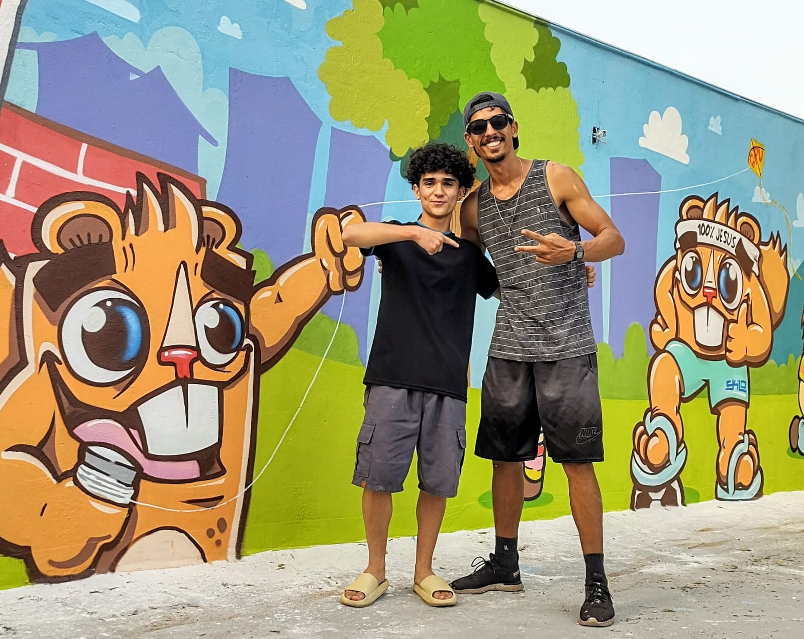 Skilo finaliza projeto cultural no bairro onde cresceu, com grafite, música e lazer para a comunidade

