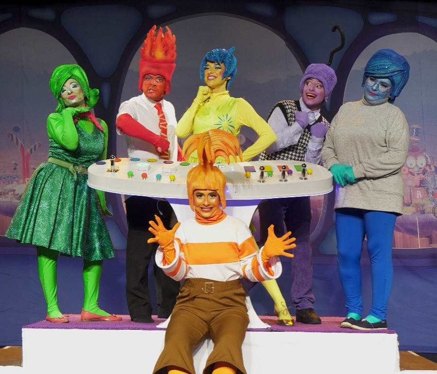 Peça, repleta de música e coreografias, explora o universo das emoções de maneira divertida e educativa