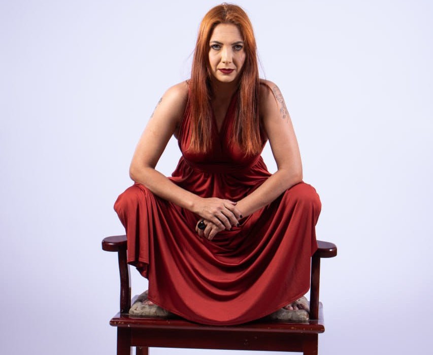 Atriz betinense Ellen Velute é a estrela da peça