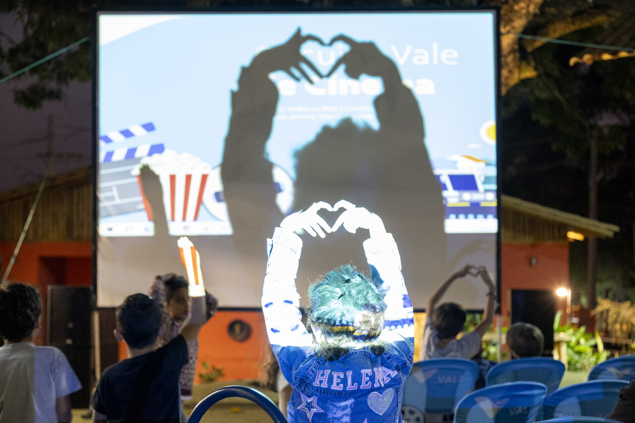 Projeto vai promover sessões de cinema ao ar livre gratuitas em 40 comunidades