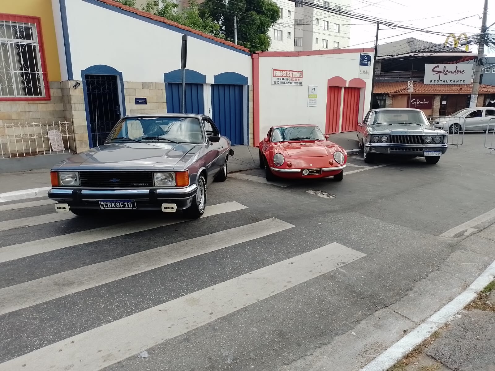 Evento acontece uma vez por mês na praça Milton Campos