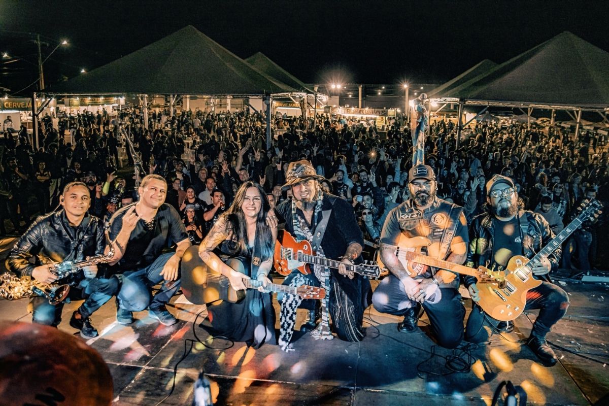 Grupo é composto por Reiner Farley (vocal e guitarra), Warley Pereira (bateria), Edcarlos da Silva (guitarra), Patricia Marques (back vocal e violão) e Felipe Albelino (baixo)