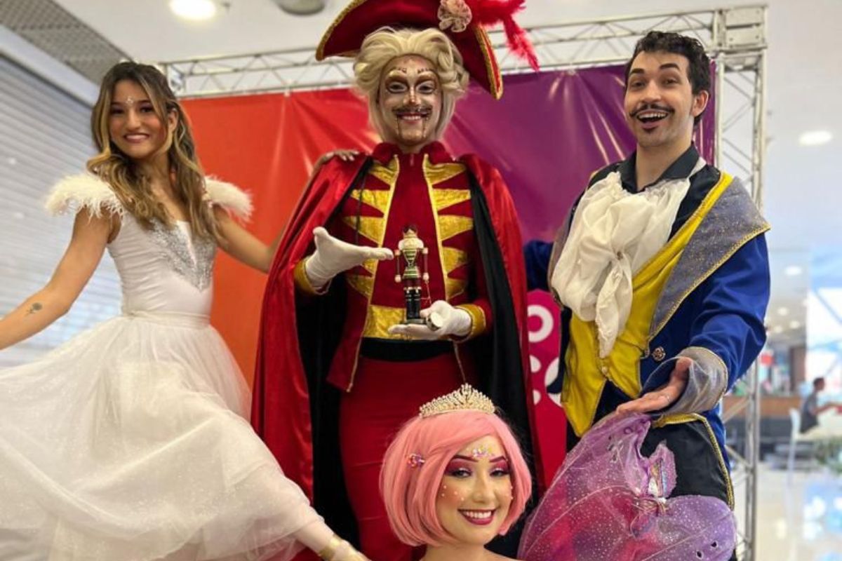Personagens principais incluem Clara, o Quebra-Nozes, o Tio Drosselmeyer e a Fada Açucarada