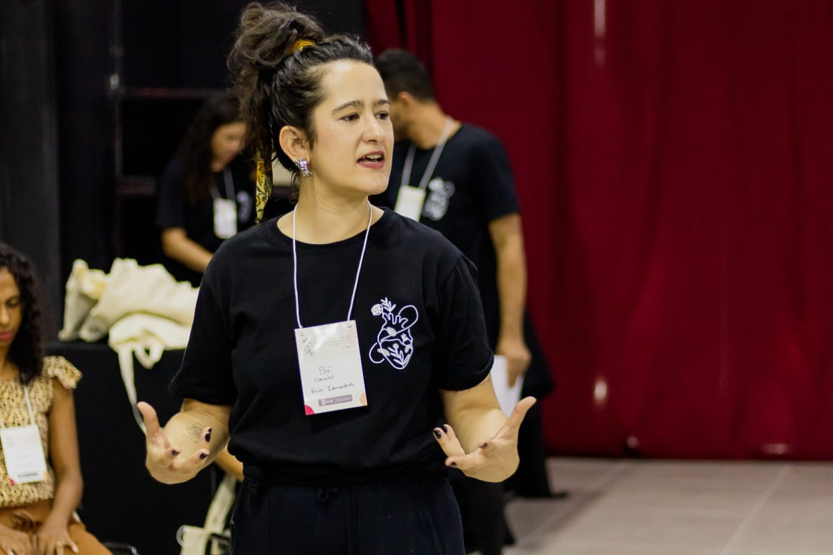Oficina será ministrada por Bárbara Oliveira, atriz, produtora, dançarina, escritora, roteirista, dramaturga, arte educadora e diretora