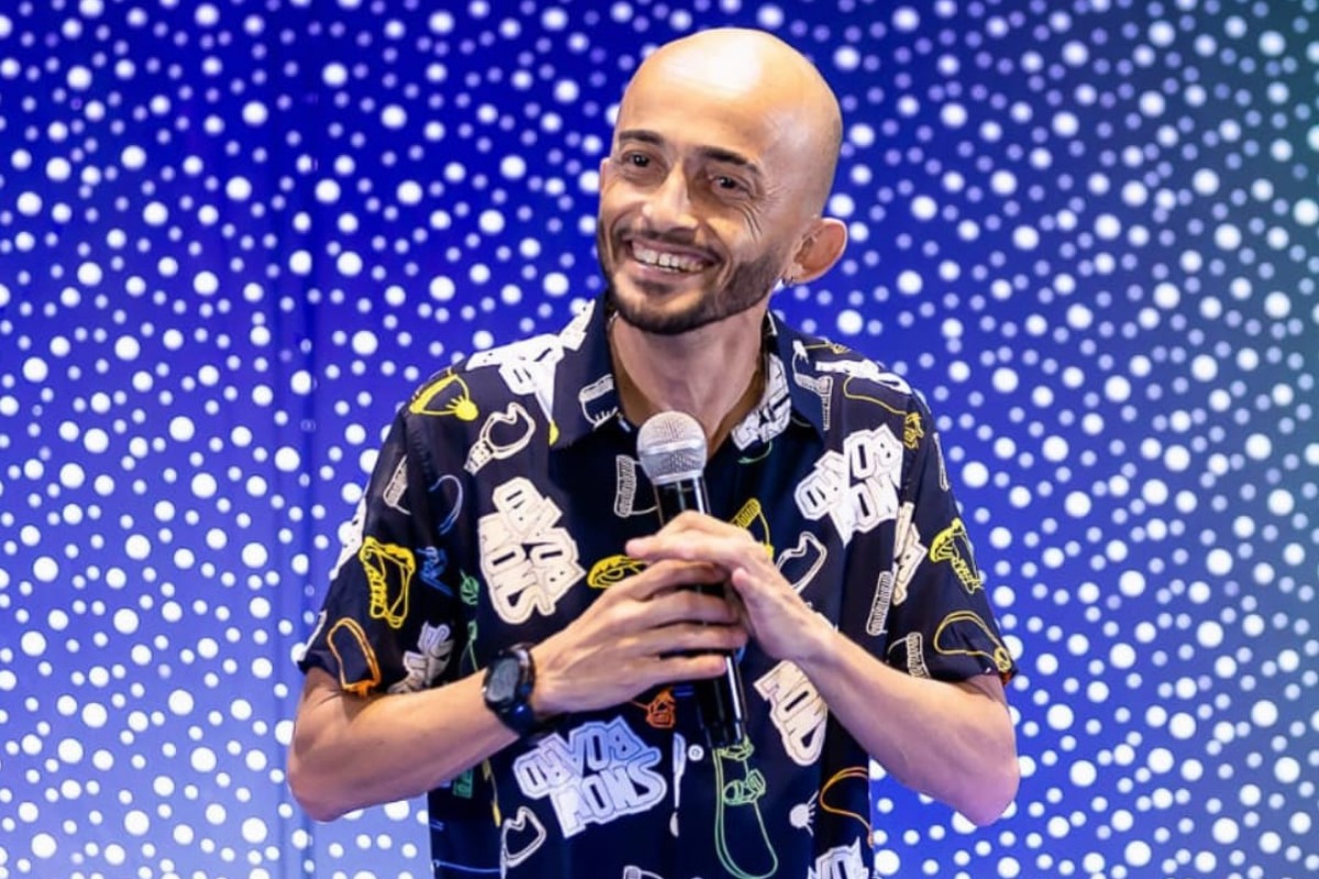 'Apresentação é um mergulho profundo na mente de uma pessoa que claramente não está bem, mas ao menos sabe fazer graça com isso', define Bobs