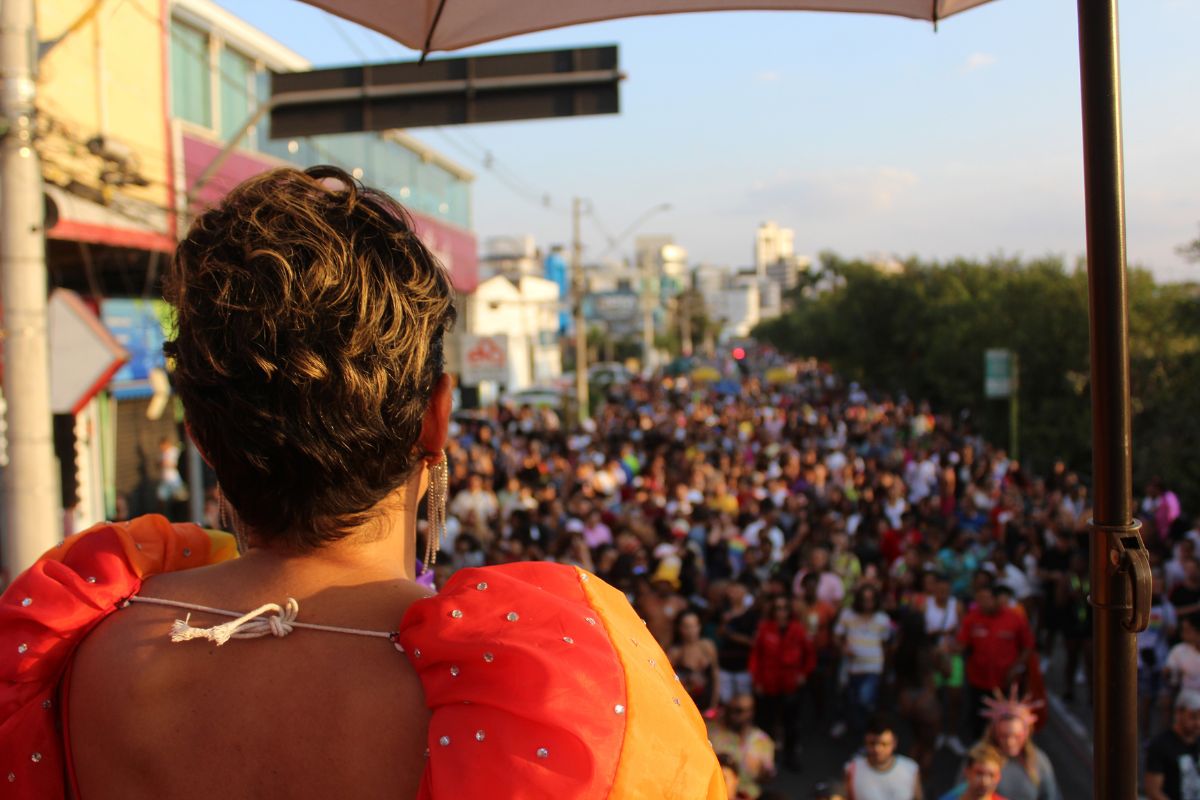 Tradicional desfile ao longo da avenida Edmeia Matos Lazzarotti sairá do estacionamento do poliesportivo 