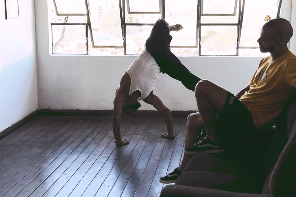 Nova música do cantor, compositor, produtor musical e dançarino betinense conta com clipe oficial