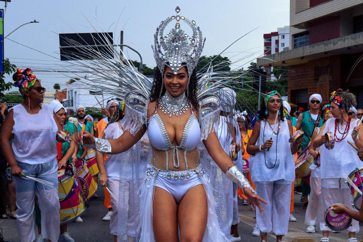 Aulas de preparação de passistas são destinadas a pessoas a partir de 15 anos e começam no dia 9 de março