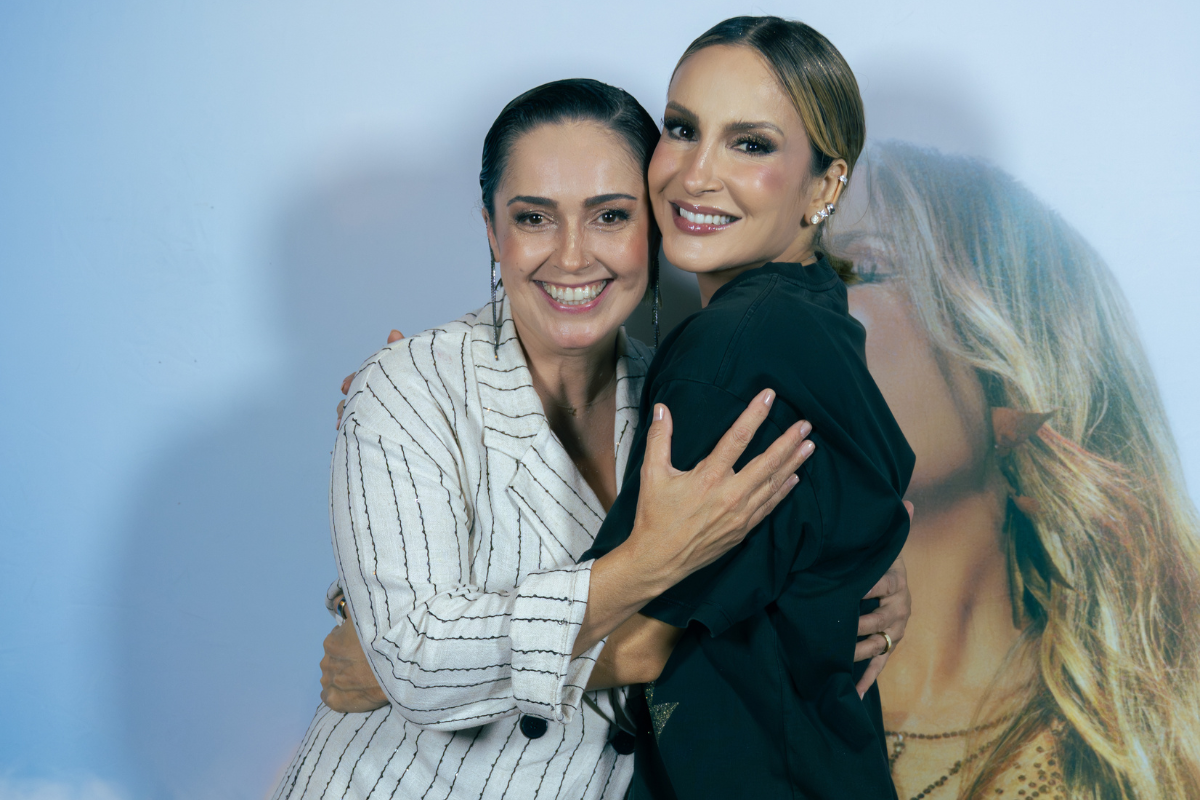 Suellen e Claudia cantaram juntas um medley sertanejo na capital mineira