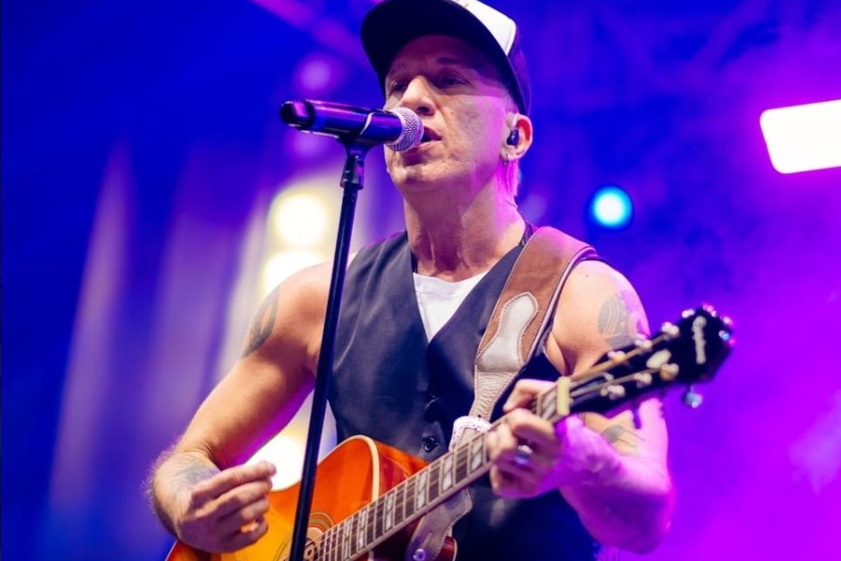 Podé, ex-vocalista da banda mineira Tianasctácia