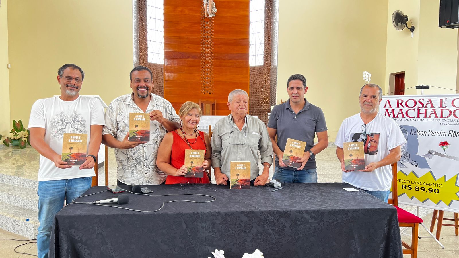 Livro "A Rosa e o Machado", de Nelson Flôres, conta a história de exclusão