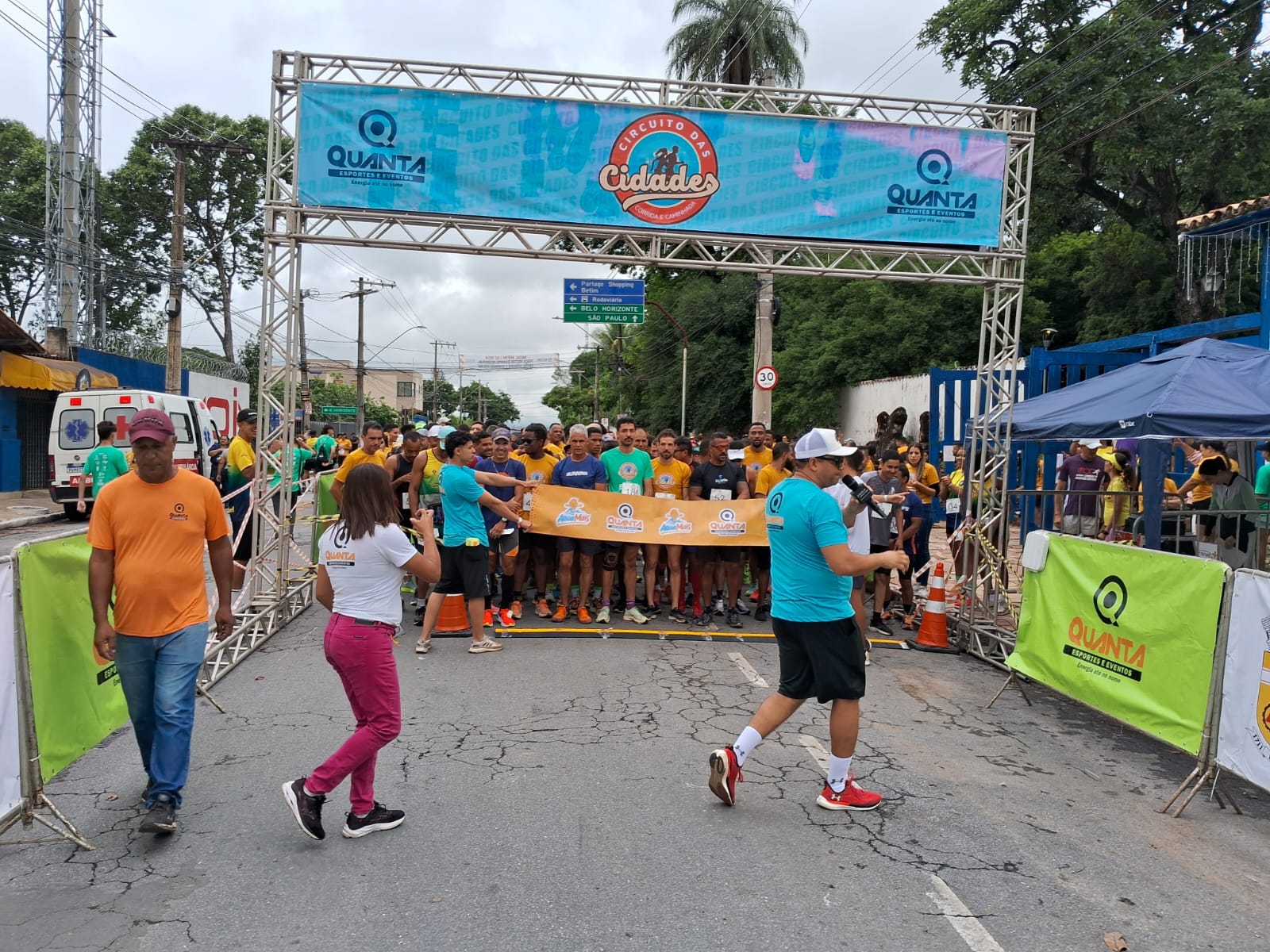 Três primeiros colocados no geral masculino e feminino ganharam um troféu, além de brindes especiais