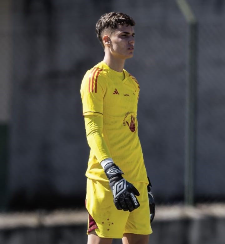 Vitor tem 16 anos e começou a jogar aos 7, em um projeto social em Betim 