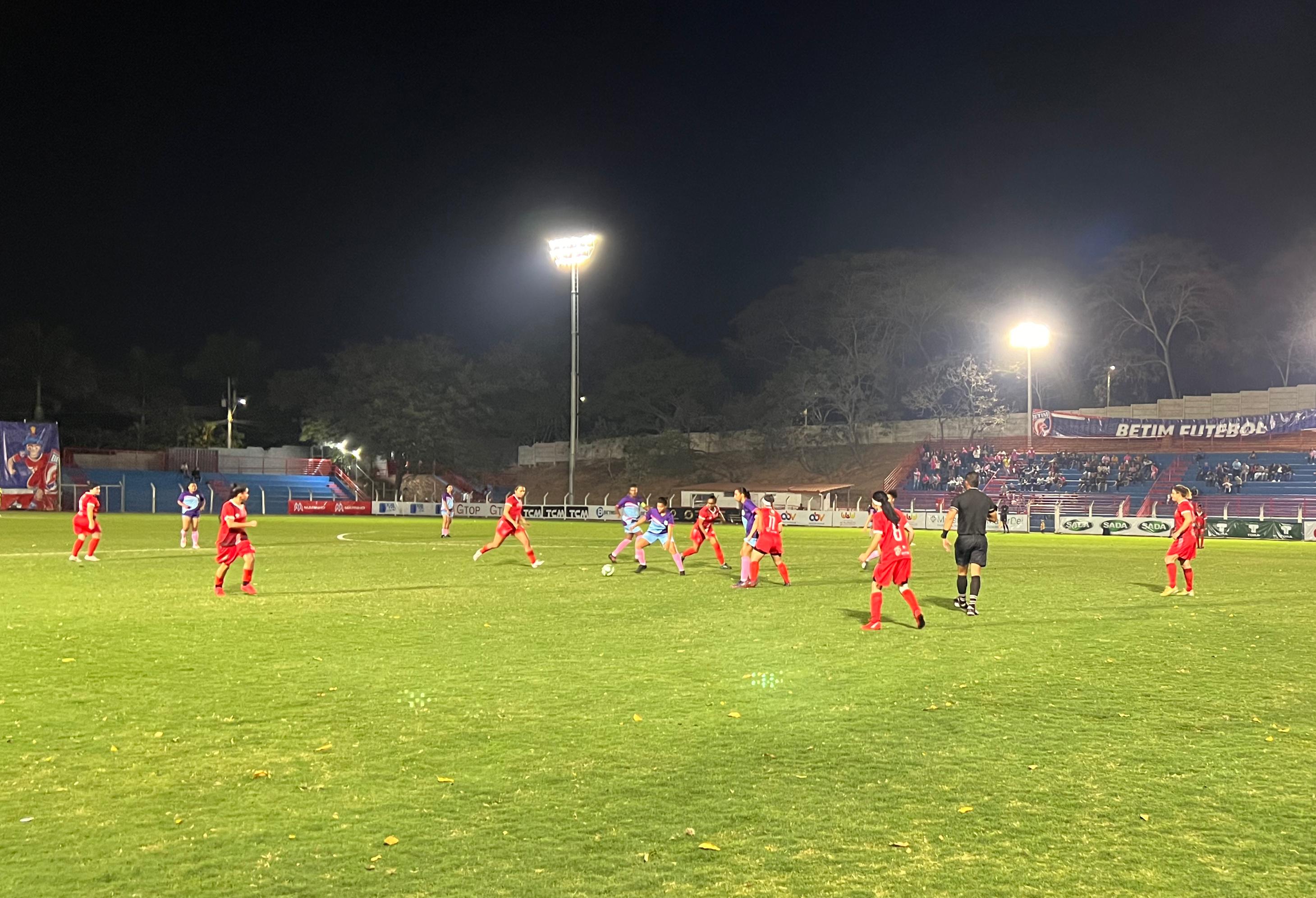 Atual campeão da Vagalume, Marimbá/Galácticas venceu o XV de Novembro por 6 a 0 na estreia da segunda edição da competição