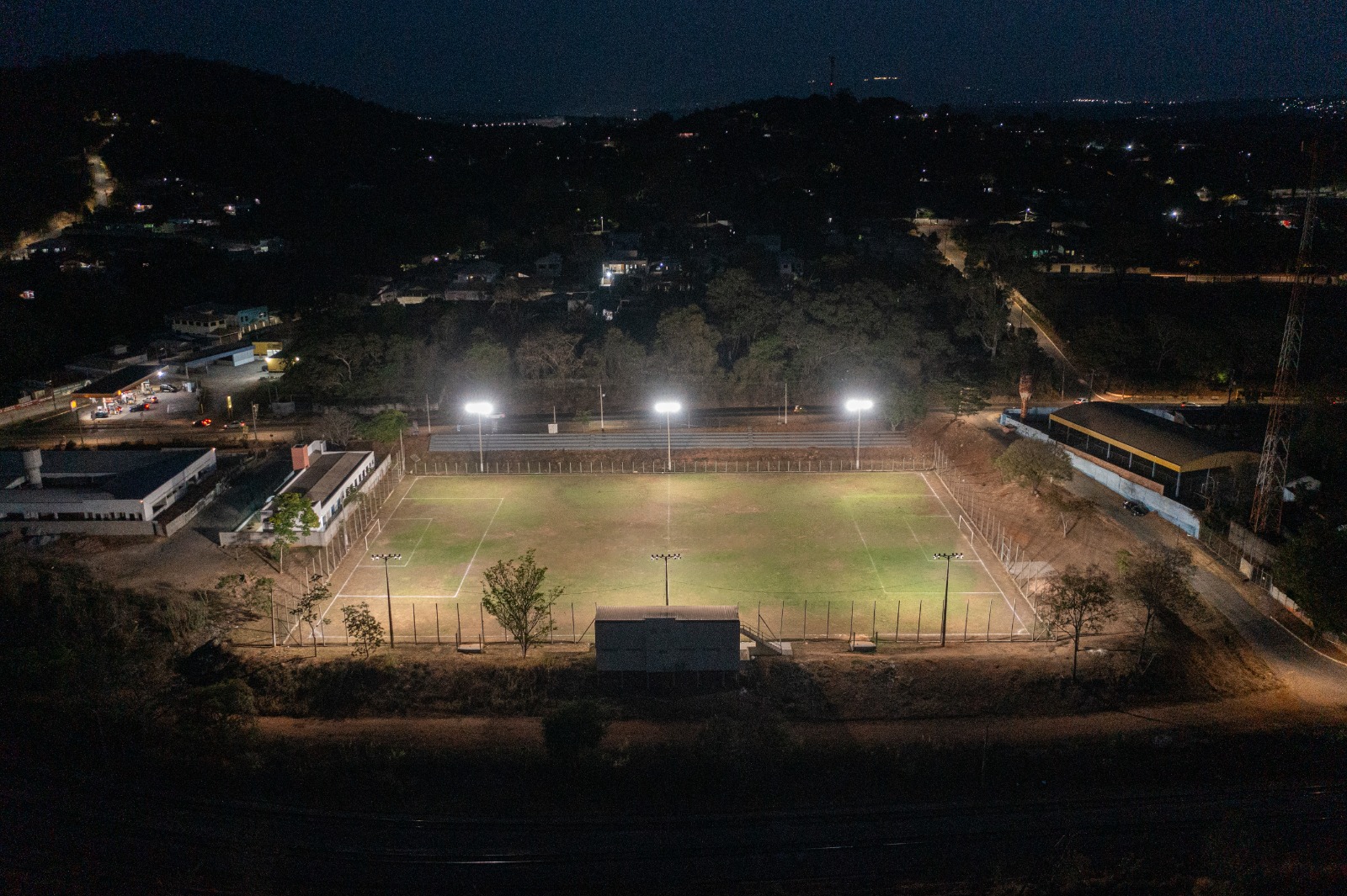 Modernização da iluminação incluiu implantação de 60 projetores de LED em substituição às antigas lâmpadas de vapor metálico