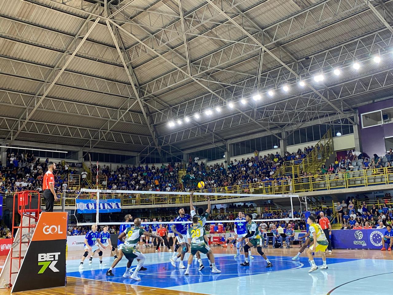 Primeiro duelo será contra a equipe JF Vôlei nesta quarta-feira (2), às 20h
