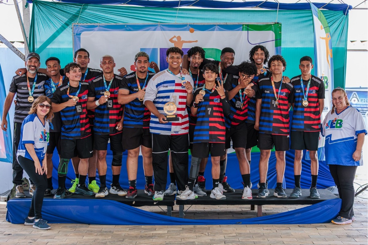 Destaque dos JEB, a Escola Estadual Dr. Orestes Diniz também garantiu o troféu no handebol