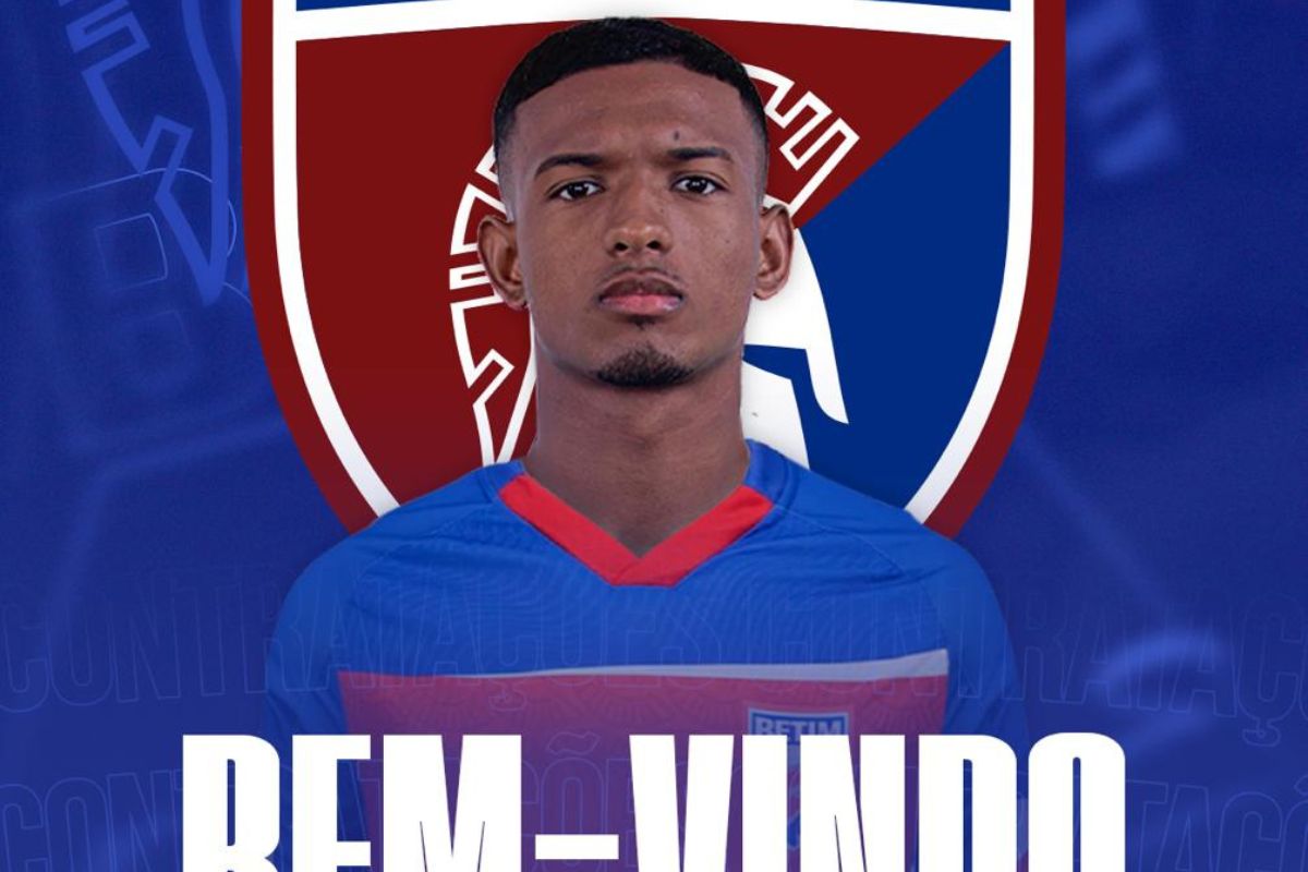 Meio-campista Vitinho, de 21 anos