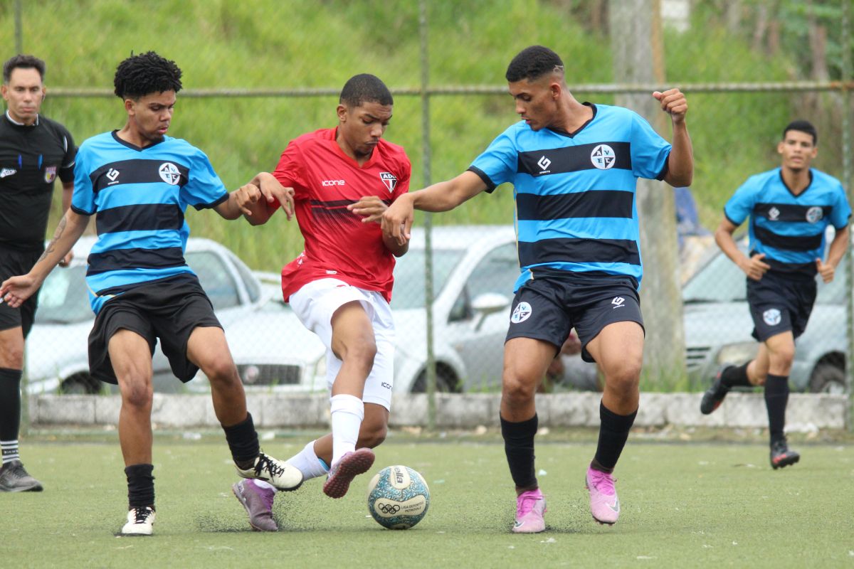 Partidas da rodada ocorreram em diferentes campos e estádios e definiram os times que seguem para a fase mata-mata
