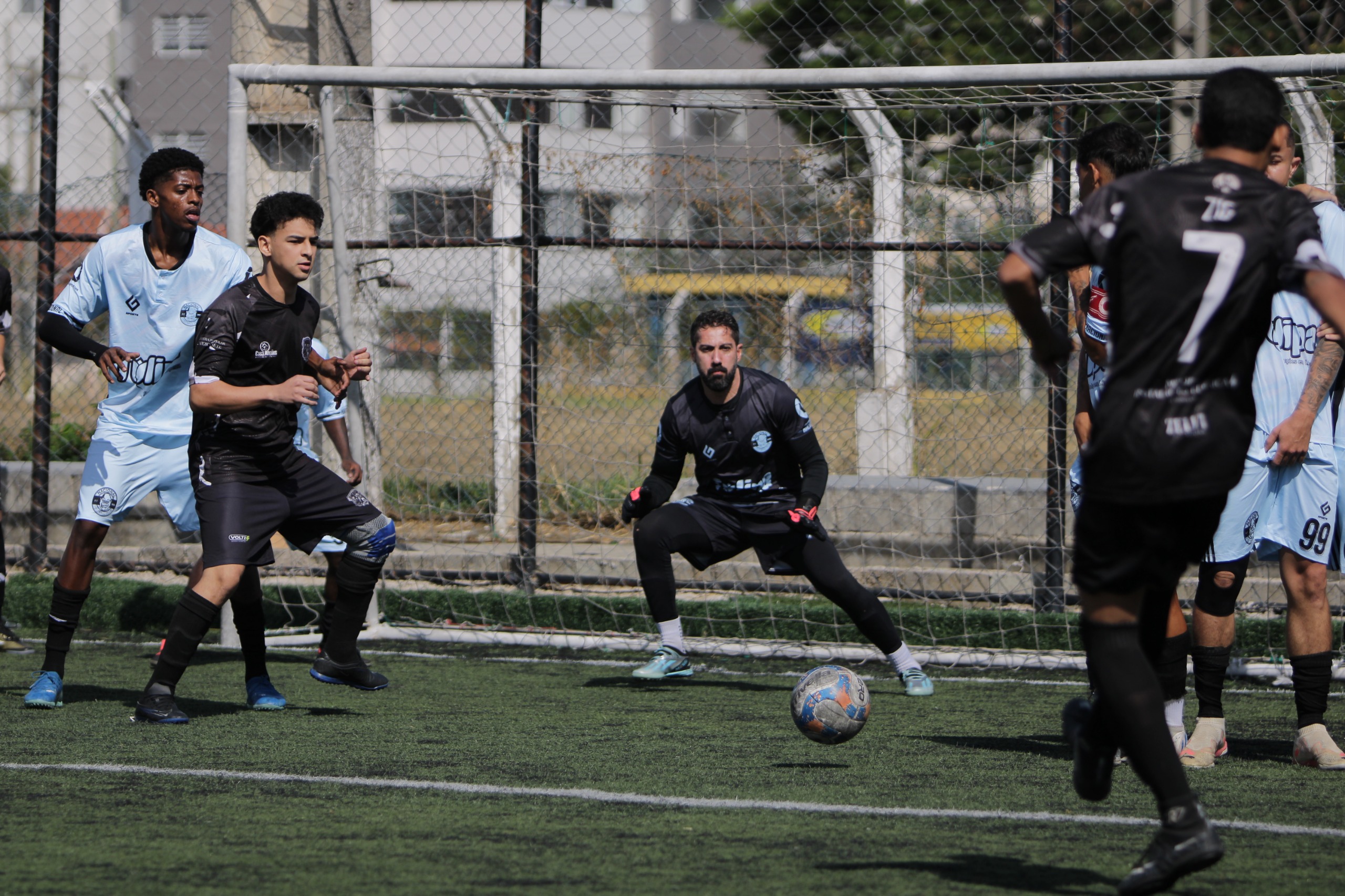 Trinta e duas equipes entram em campo a partir das 8h