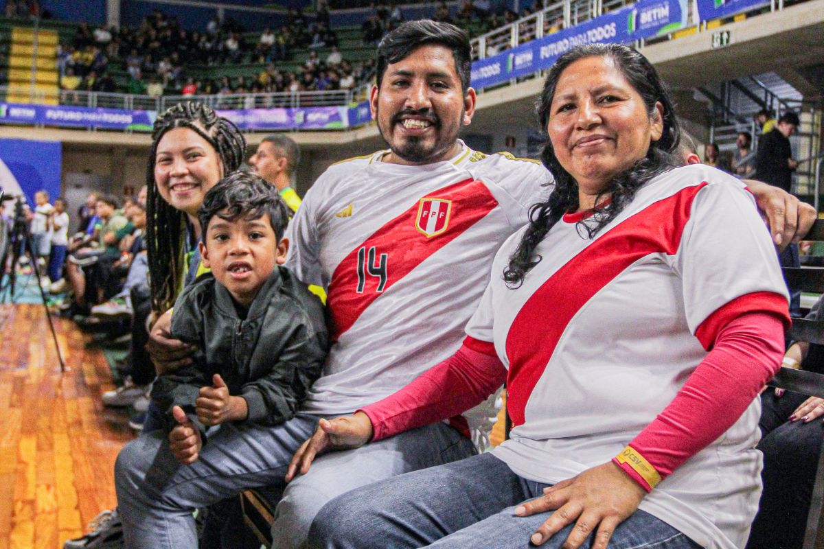 Carlos Miguel é peruano e foi assistir à Copa América de Vôlei com a família
