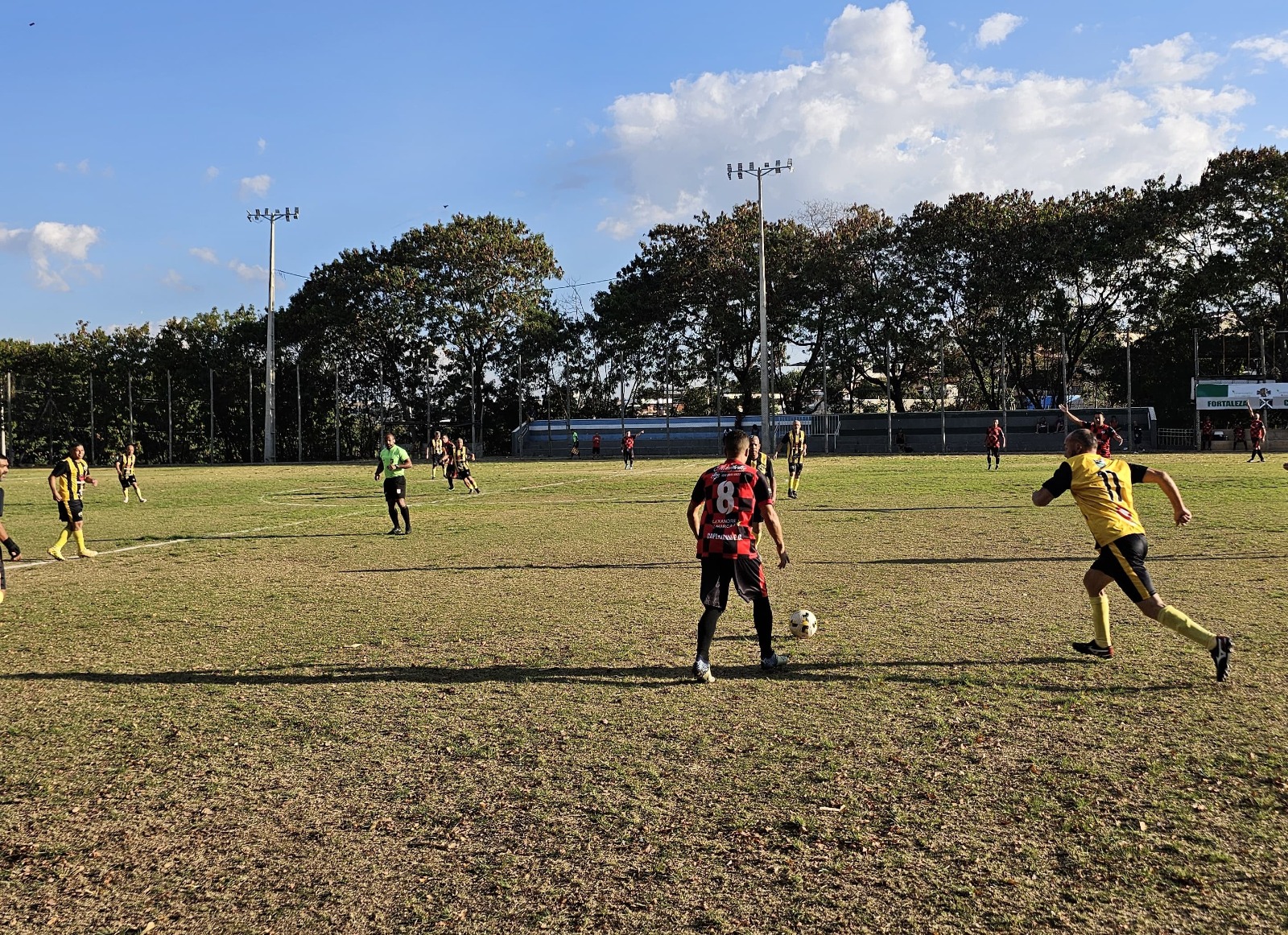 No estádio Domingão, Capelinha e Borussia não saíram do 0 a 0