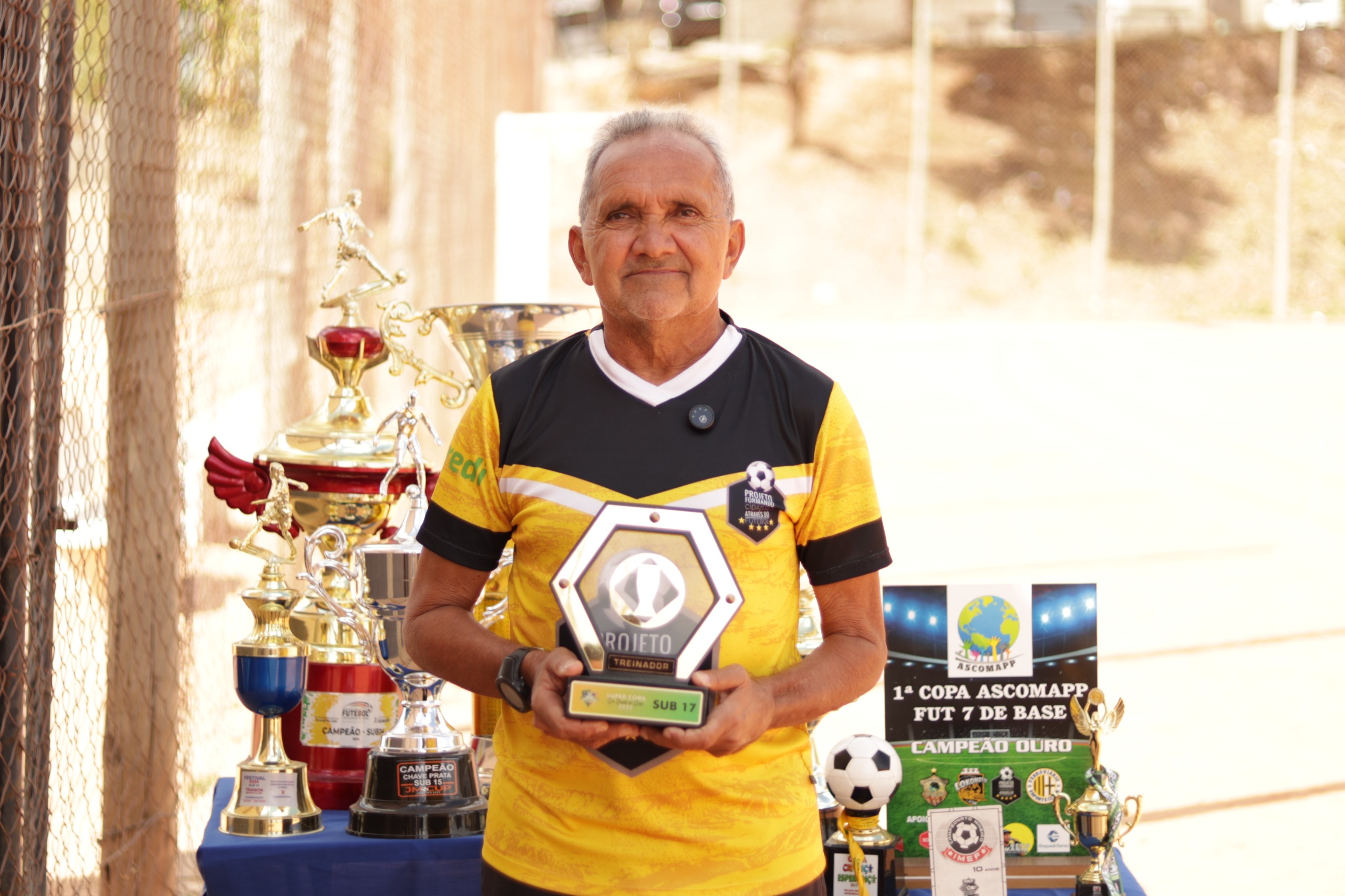 João Brito Alves, além de reunir títulos e formação de grandes atletas em sua carreira, criou, há três anos, em Betim, o projeto social Formando o Cidadão Através do Futebol 