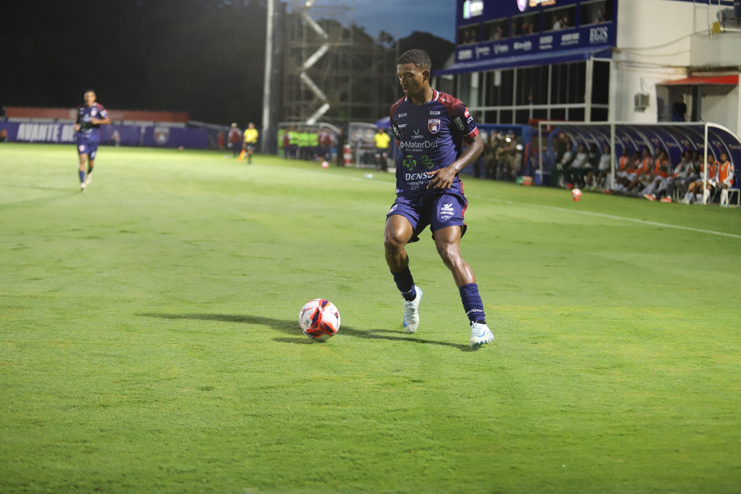Vitinho é volante do Betim Futebol e atua como titular no Time da Cidade pelo terceiro jogo consecutivo no Campeonato Mineiro