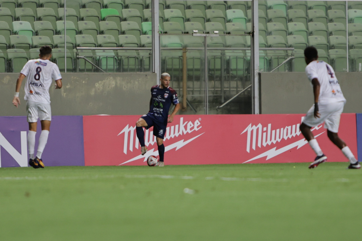 Atacante Érick Salles é o capitão do Betim Futebol com a camisa 7