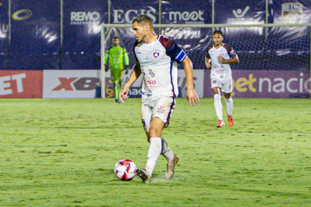 Atacante Érick Salles é o capitão do Betim Futebol com a camisa 7