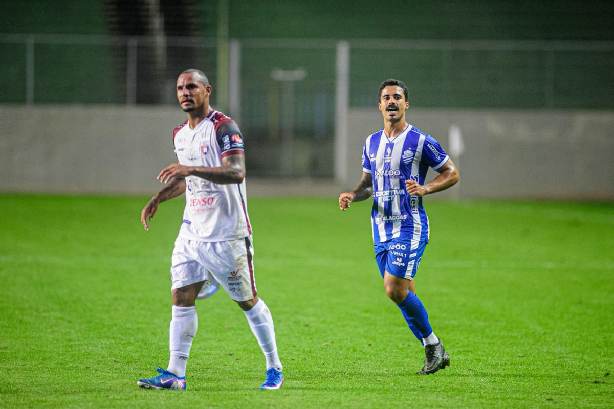 Betim Futebol venceu o CSA no primeiro confronto da terceira fase e abriu vantagem para o jogo de volta