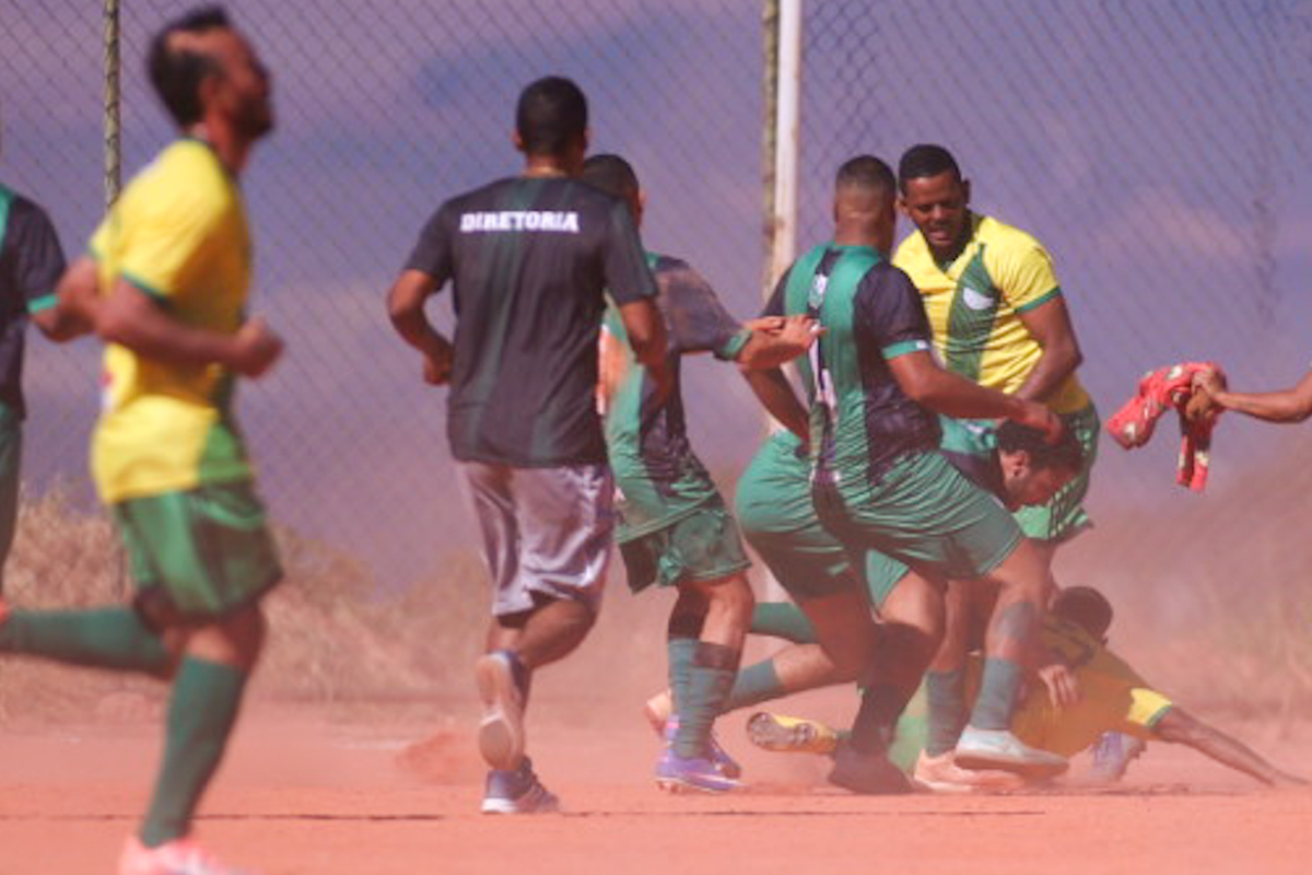 Jogo ocorria na manhã deste domingo no Campo Novo Amazonas