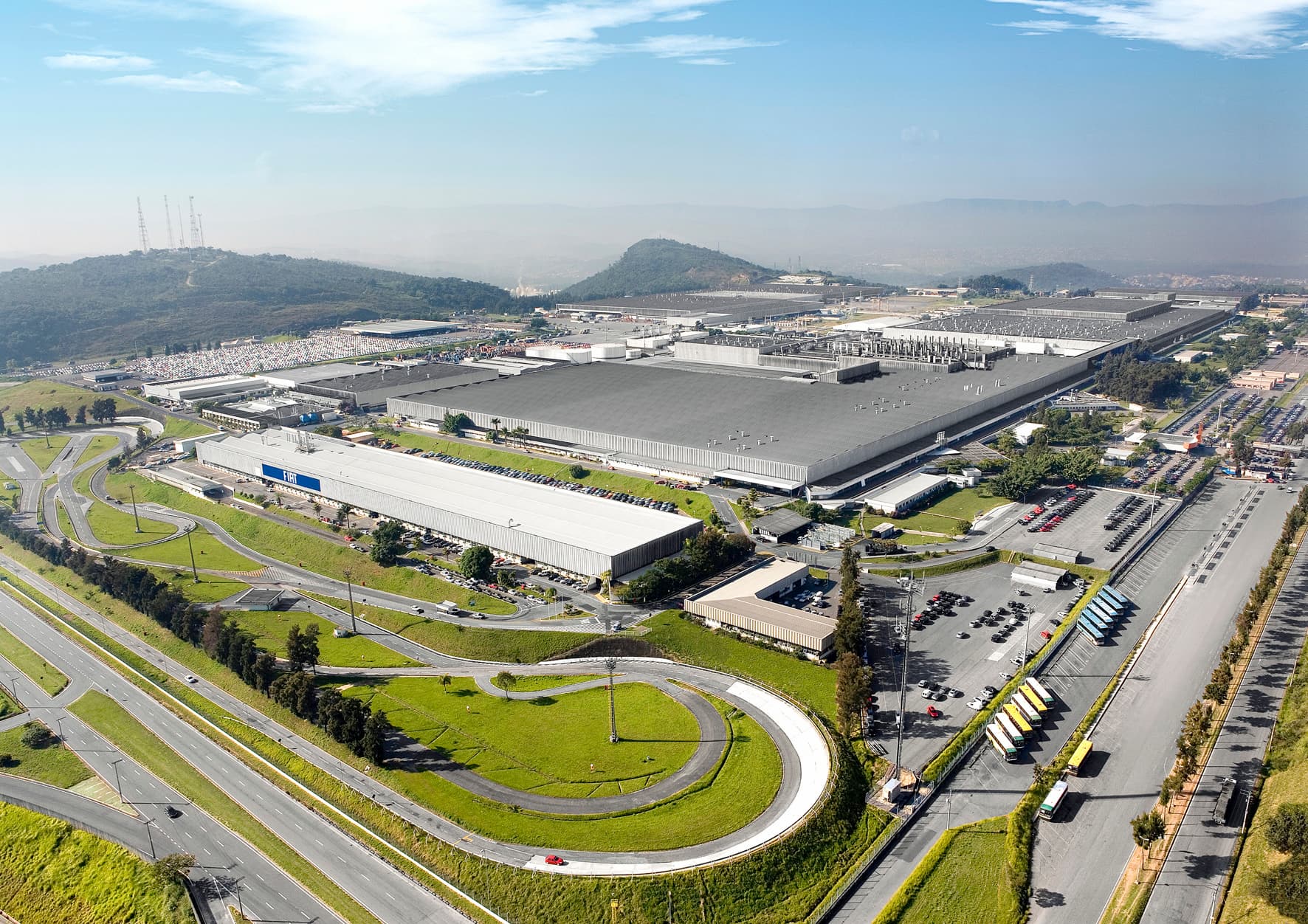Vista aérea do Polo Automotivo da Stellantis, em Betim (MG)