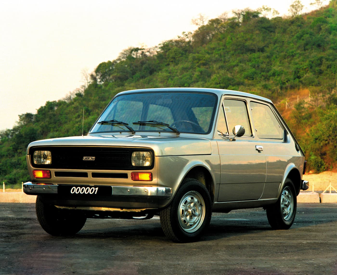 Primeiro carro da Fiat no Brasil, o 147 estreou em 1976 com soluções raras no Brasil