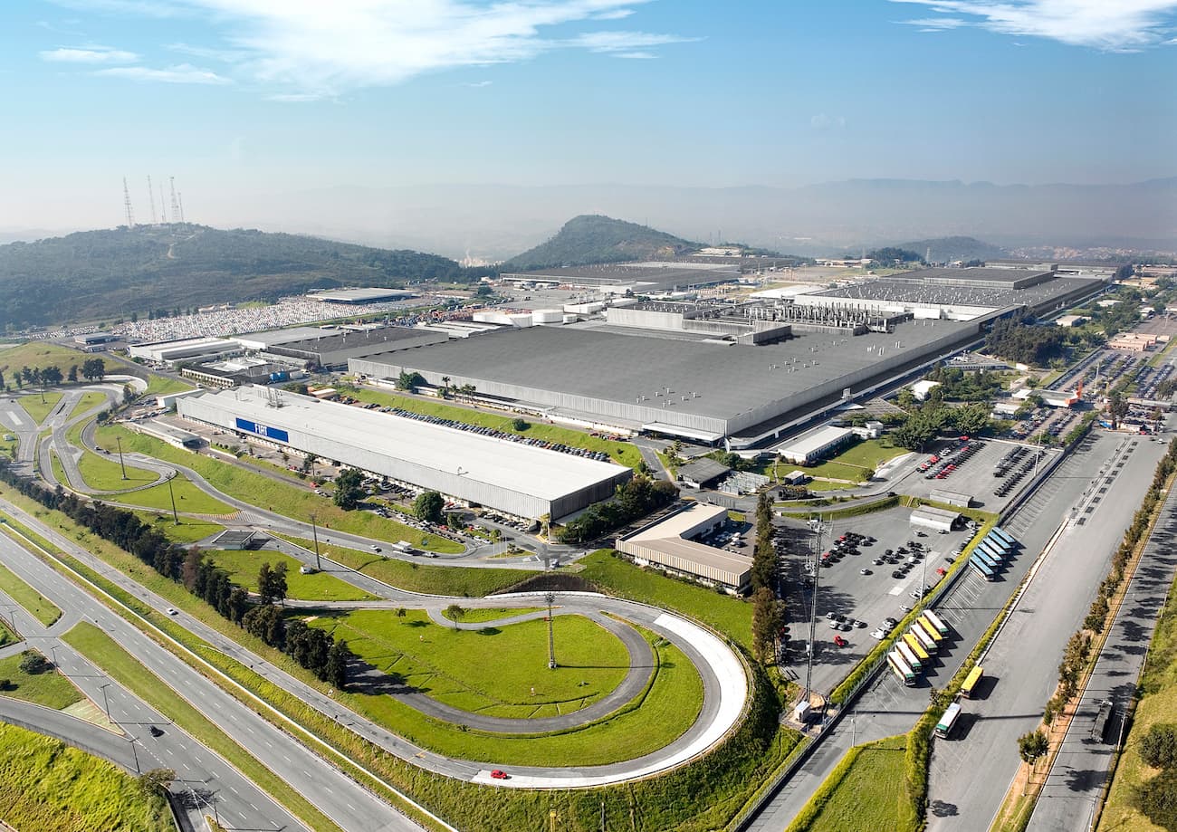 Vista aérea do Polo Automotivo da Stellantis, em Betim (MG)