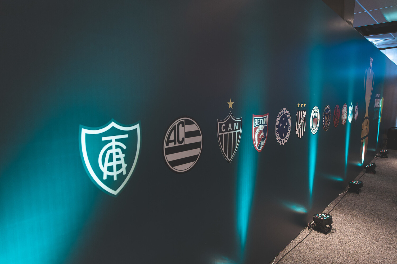 Evento ocorre na sala de imprensa do Mineirão