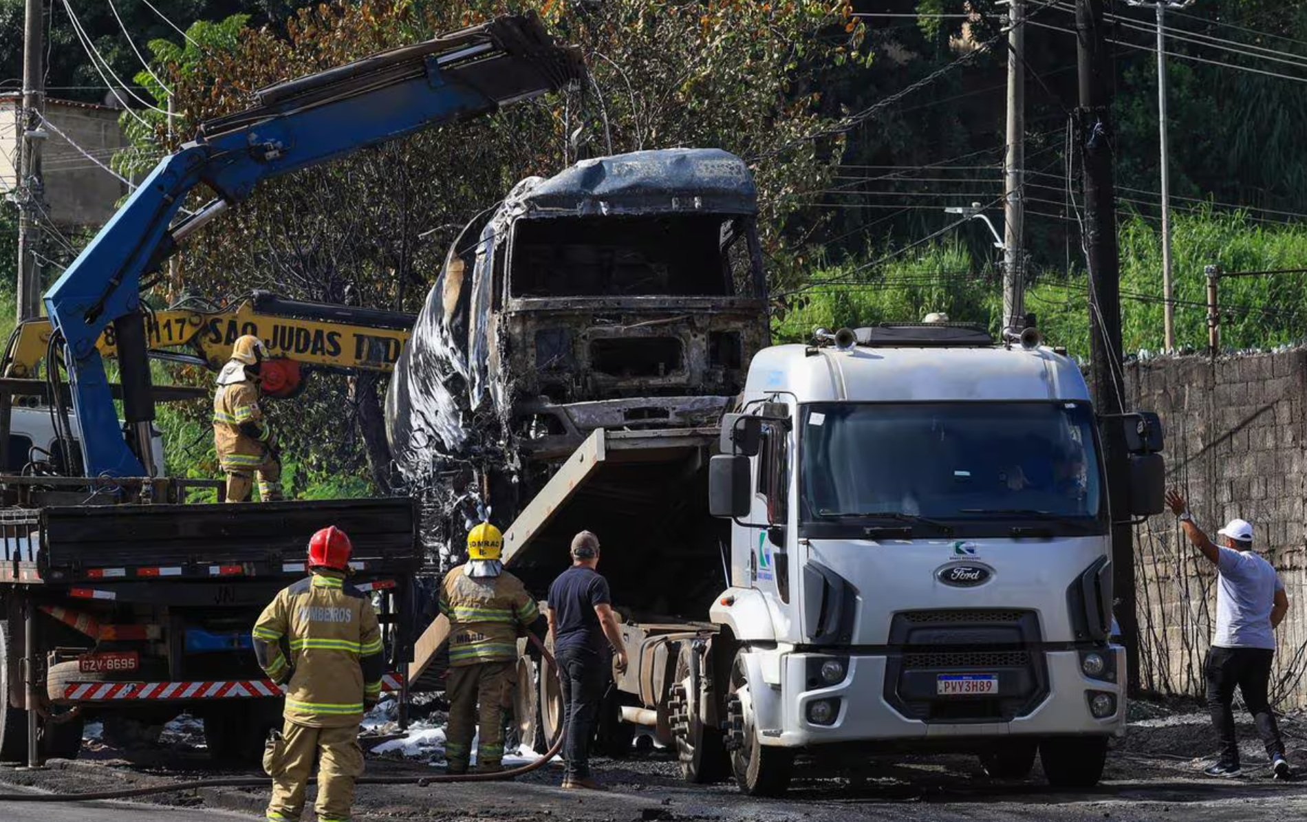 O motorista de 54 anos morreu carbonizado
