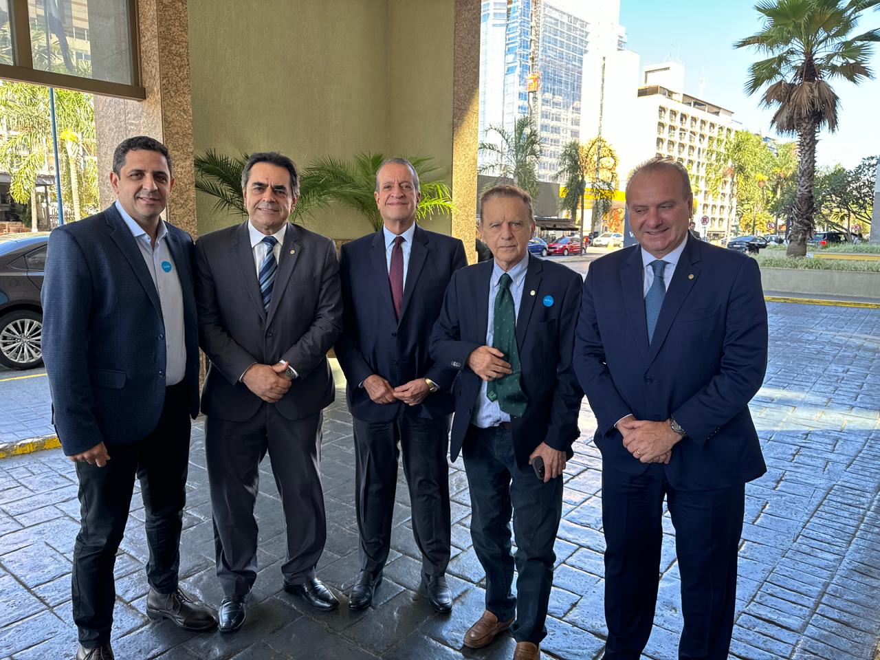 Além do presidente nacional do PL, a reunião contou com a presença de Domingos Sávio, presidente estadual do partido, e Bilac Pinto, secretário-geral do União Brasil de Minas Gerais