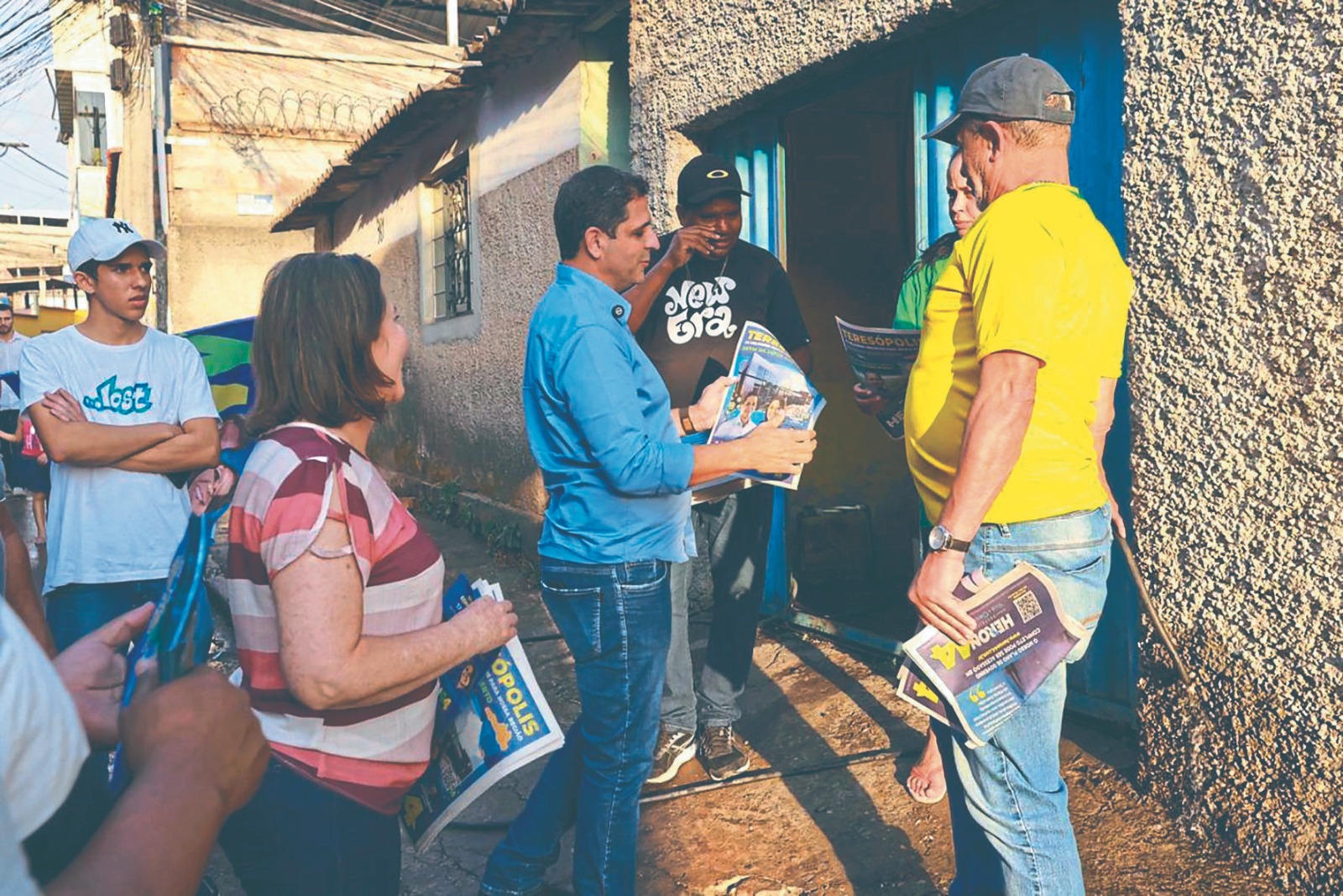 Candidatos apresentam plano a moradores da cidade; no detalhe, espaço que pode receber vila olímpica em Betim